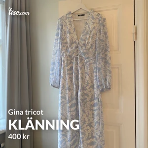 Gina tricot klänning  - Säljer min adoore liknande klänning från gina tricot. Superfin klänning som jag endast använd 1 gång. Som ny❤️ storlek 36. 