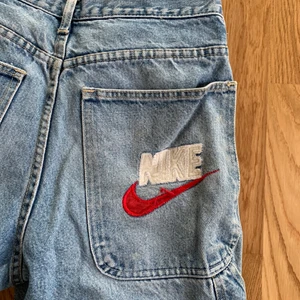 Vintage nike jeans shorts från USA - Ett par vintage nike jeans shorts, köpta i USA för några år sedan, skick som visas på bilderna.