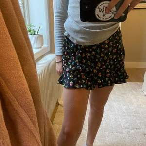 Jätte söt kjol(shorts i kjolen) perfekt nu till sommaren!💕💕
