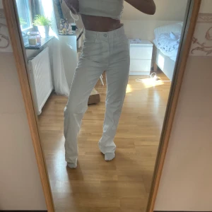 Jeans - Storlek 36 från zara. Perfekta till sommaren 😍❤️‍🔥