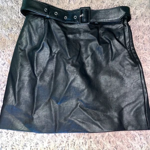 Kjol - Fale skin kjol. Väldigt bra skick