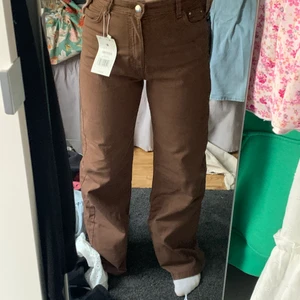 Bruna jeans - Det hära byxorna är från Bershka som jag säljer! Dom är aldrig använda ba prövat. Pris lapp är kvar.😍👌🏼