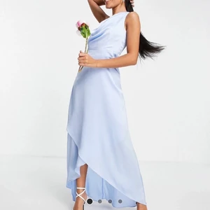 Balklänning  - Superfin balklänning från ASOS. Aldrig använd, prislapp kvar,  endast testad. Storlek 36 🤍