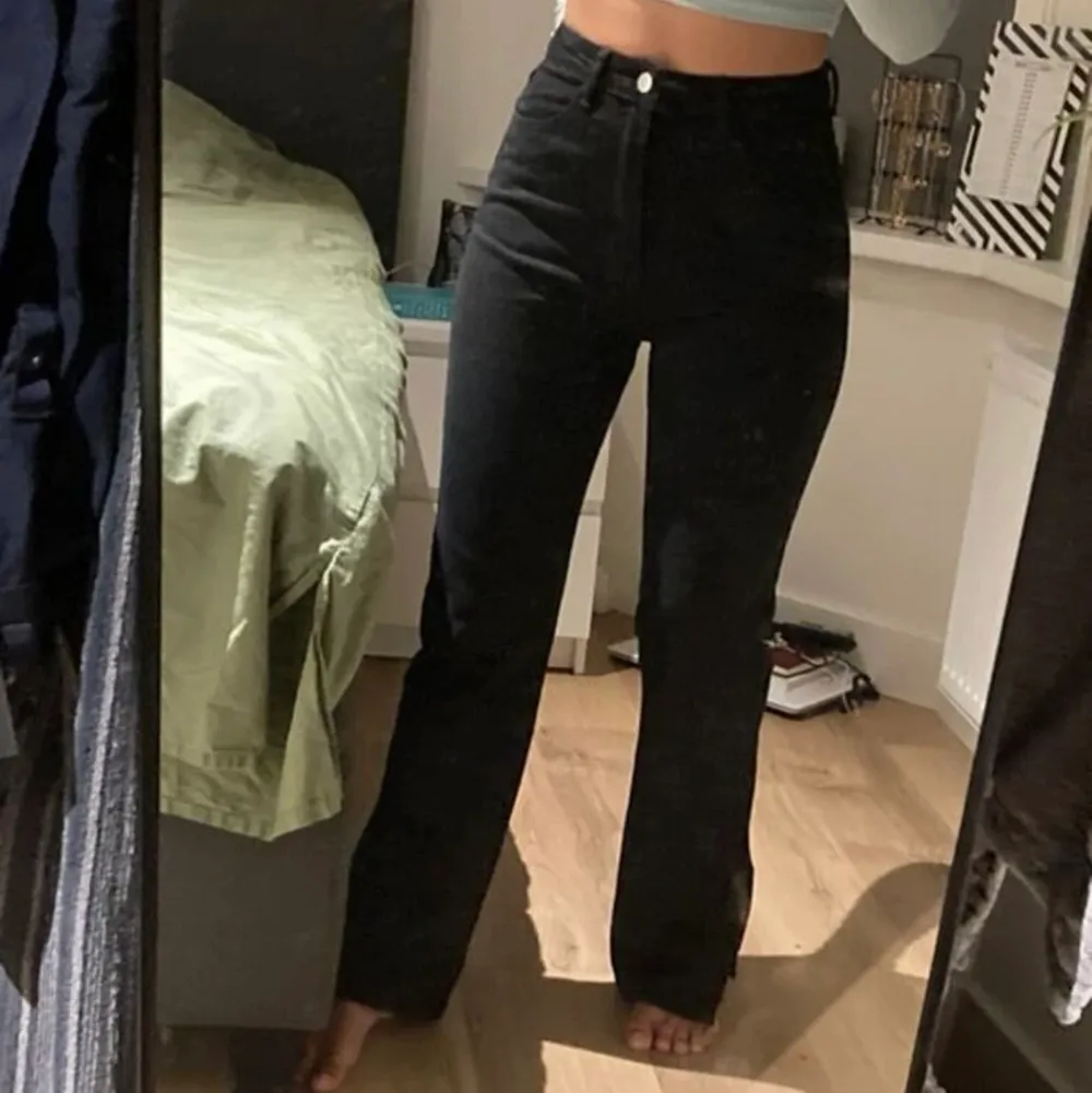 Svarta jeans i gott skick 💞stl m💕. Jeans & Byxor.