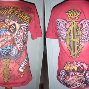 Snygg T-shirt - Säljer 1st helt ny snygg cool T-shirt.  Säljes enligt bilden. 