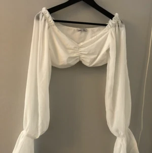 Vit topp - Vit topp med ballong ärmar