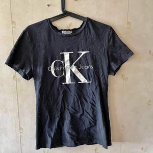 Calvin Klein t-shirt i bra skick, kan mötas upp eller skicka mot porto. 🙌🏼  Priser är diskuterbart vid snabb affär!   