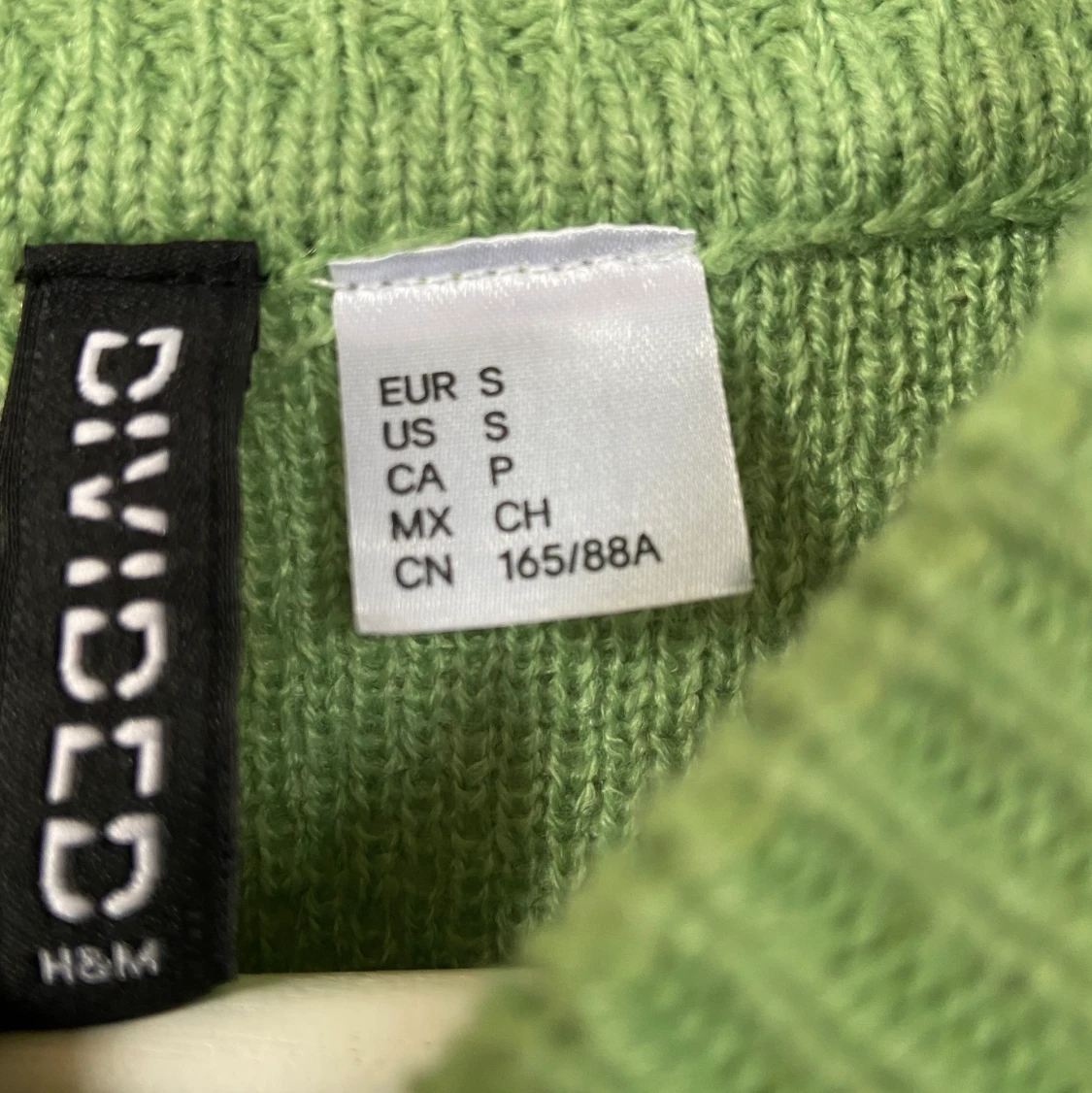 Stickad grön tröja i strl S - 91