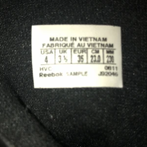 Reebok - Fina skor andvända några gånger men bra skick. Jag ville sälja de för jag ändvänder de inte längre. Frakt 39 sek upp till personen som köper skorna. Kan mötas upp i Oxelösund.