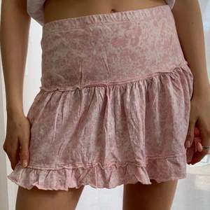 Jättesöt ljusrosa kjol köpt här på Plick men kommer inte till användning, köparen står för frakten💓💓
