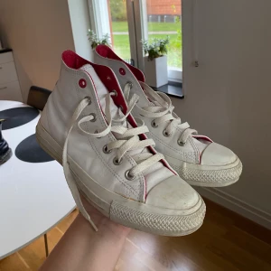 Converse All Star storlek 37,5 - Vita Converse i storlek 37,5! 