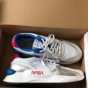 NYA! Puma skor stl 40 - Såå coola skor, använda en gång! Säljes pga lite för små för mig