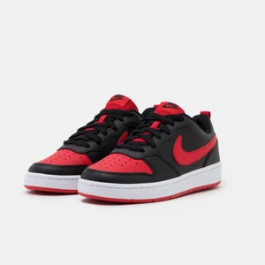 nike court borough 2 - Intressekoll på nyköpta skor. Köptes för ungefär 800kr.