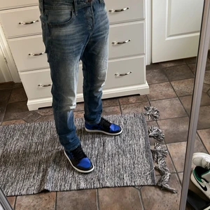 Jack & Jones  - knappt använda och är i fint skick. modell: Comfort/ mike