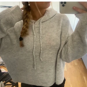 Söker - Söker denna tröjan, om du vill sälja en sån hör gärna av dig 💗💗💗!!!BILDEN ÄR LÅNAD!!!