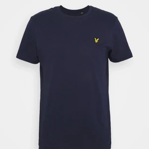 Lyle & scott  - Säljer pågrund av använder aldrig. Endast testad. Så i nyskick. Ny pris 300 säljer för 150 står ej för frakt😃