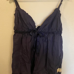 Odd Molly linne - Superfint marinblått Odd Molly linne | knappt använd det så i väldigt gott skick 