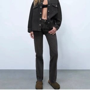 Mid Rise jeans  - Jätte fina zara jeans som jag tyvärr har tröttnat på nu ❤️