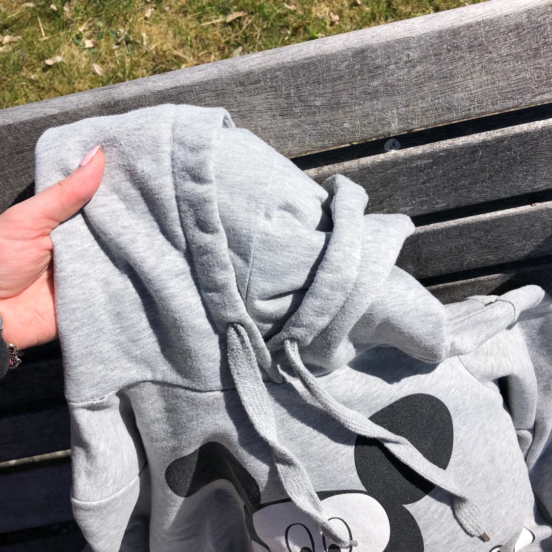Grå hoodie i storlek M. - 91
