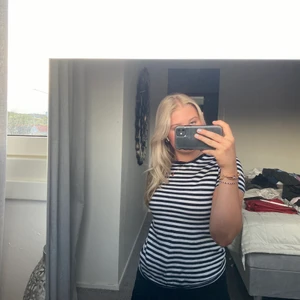 Randig tröja - Jätte fin randig tröja från Plick, den var tyvär lite liten för mig. Budq privat