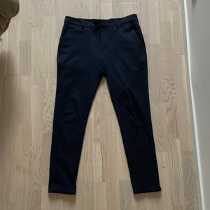 Kostymbyxor  - Tjena! Säljer ett par kostymbyxor from Les Deux i nyskick. Storlek W30