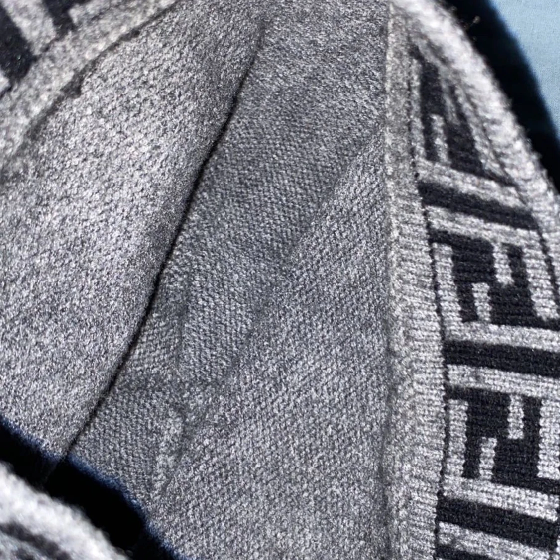 Hej säljer Fendi mössa  - 90