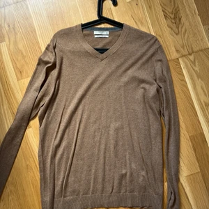 Stickad Tröja - Stickad tröja i Kashmir och bomull, använd 2-3 gånger, Storlek L