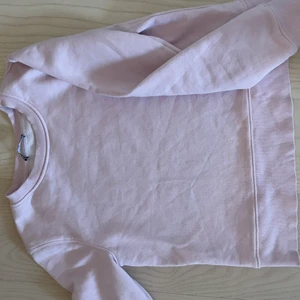 Tröja från zara strl s - Fin tröja från zara. Använd fåtal gånger. Köparen står för frakten!💕