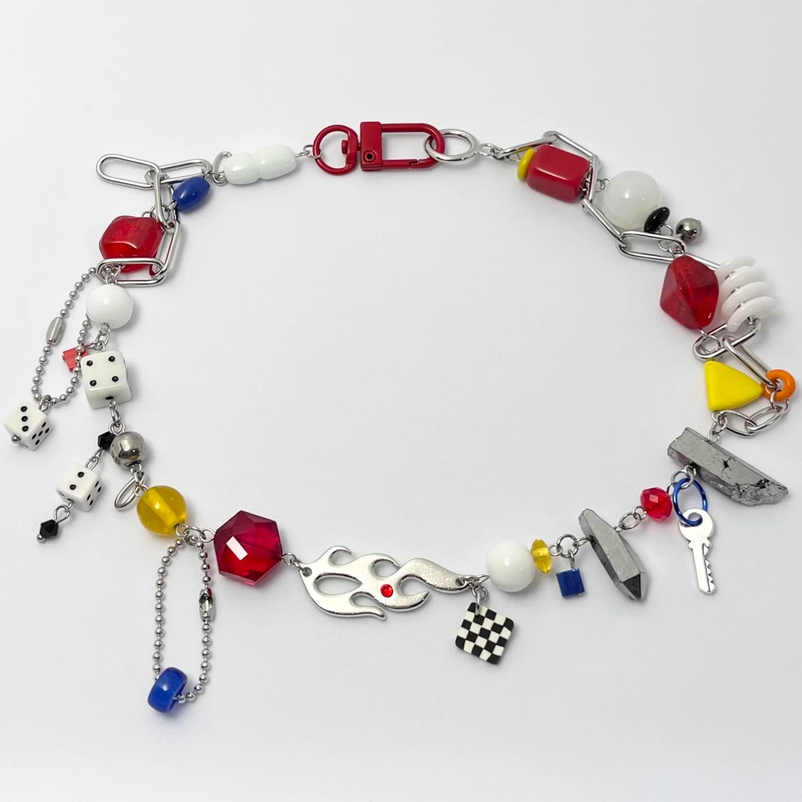 Handgjort halsband 🏎  