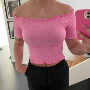 Topp H&M - Denna fina topp kommer tyvärr aldrig till användning! Gott skick och sparsamt använd!🌸