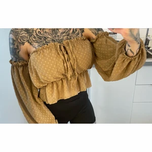 Brun topp - Står ingen storlek men den passar XS/S.