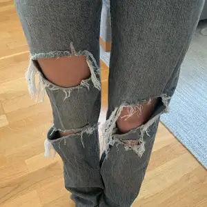 jeans från zara, köpta på Plick, använda få gånger. Storlek 34. kontakta för fler bilder/frågor