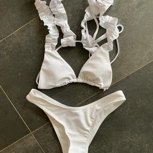 Bikini - Helt ny bikini från Shein. Säljer pga att tyvärr var förliten för mig. Storlek S. Säljer för 80kr plus frakt🤍🦋