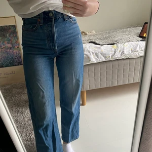 Levi’s ribcage straight jeans - jättefina blå jeans från levis. orginalpris ca 1000kr.