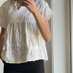 Blus - Nu säljer jag denna fina blusen från Zara, köpt för några år sedan men inte använd så mycket🥰 (pris kan diskuteras)