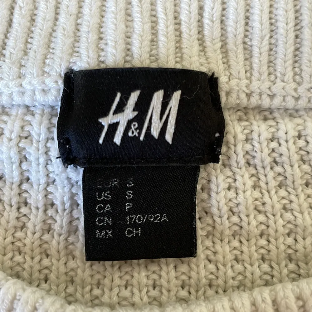 Säljer H&M stickad tröja. Stickat.
