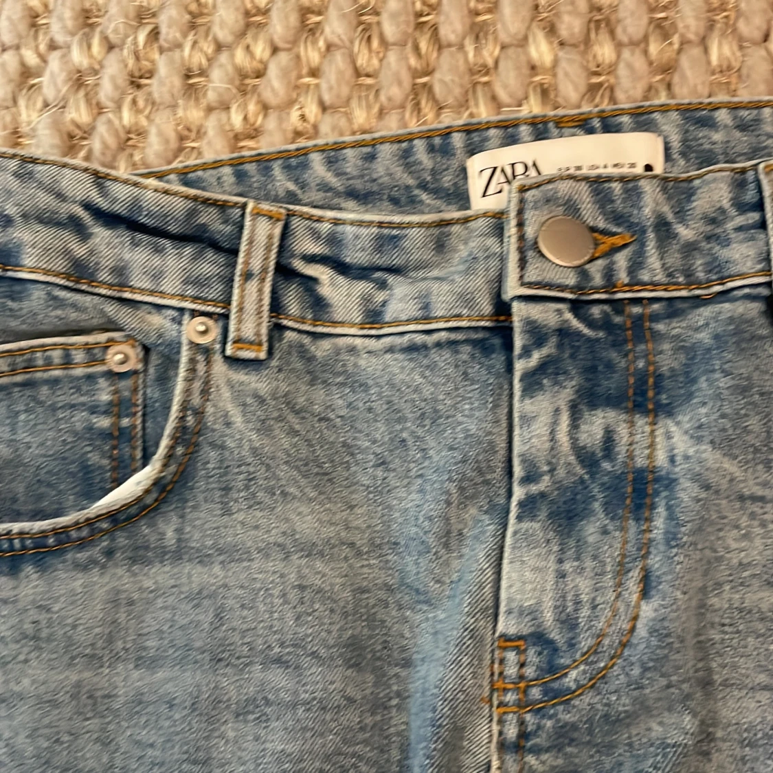 Midrised straight zara jeans - 90