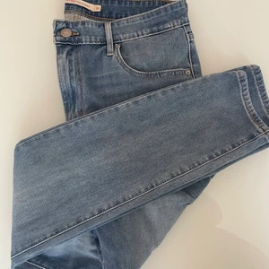 Levis jeans ljusblå - Stl 31. Fint skick. 