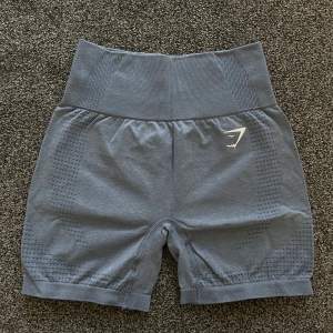 Min lillasysters shorts, likadana som ett par jag redan sålt, alltså inte samma som de andra!! Blåa träningsshorts från gymshark. Vital seamless 2.0 i färgen Blue Marl (slut hos gymshark) Använd fåtal gånger. 