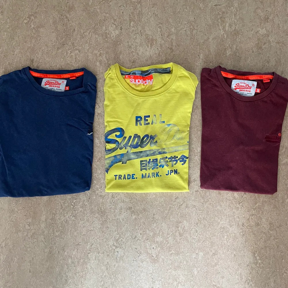 Superdry t-shirts i olika färger. 55 kronor styck eller alla för 140. . T-shirts.