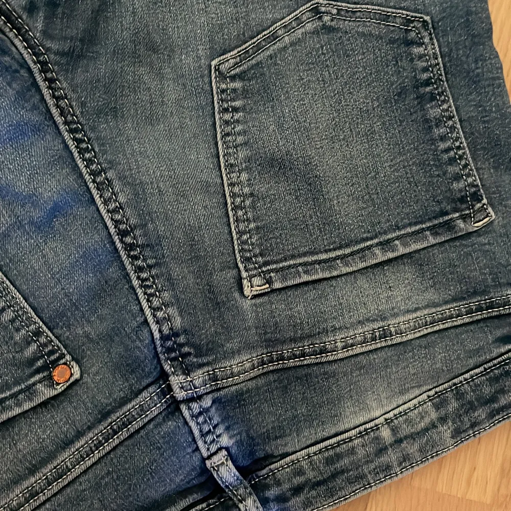 Skinny fit blå jeans storlek 164. Jeans & Byxor.