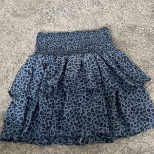 Säljer denna super söta volang kjol från Kappahl💕 jätte söt på sommaren 