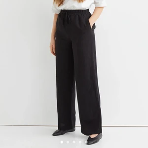 Linnebyxor - Intressekoll på mina linnebyxor som är slutsålda på H&M. Prislappen är fortfarande kvar och de är aldrig använda🫶🏻