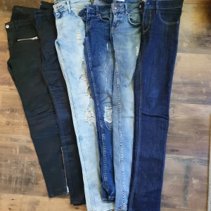 Jeans  - Har några jeans som inte kommer till användning. Skicka gärna meddelande för fler info, bilder, pris mm. 