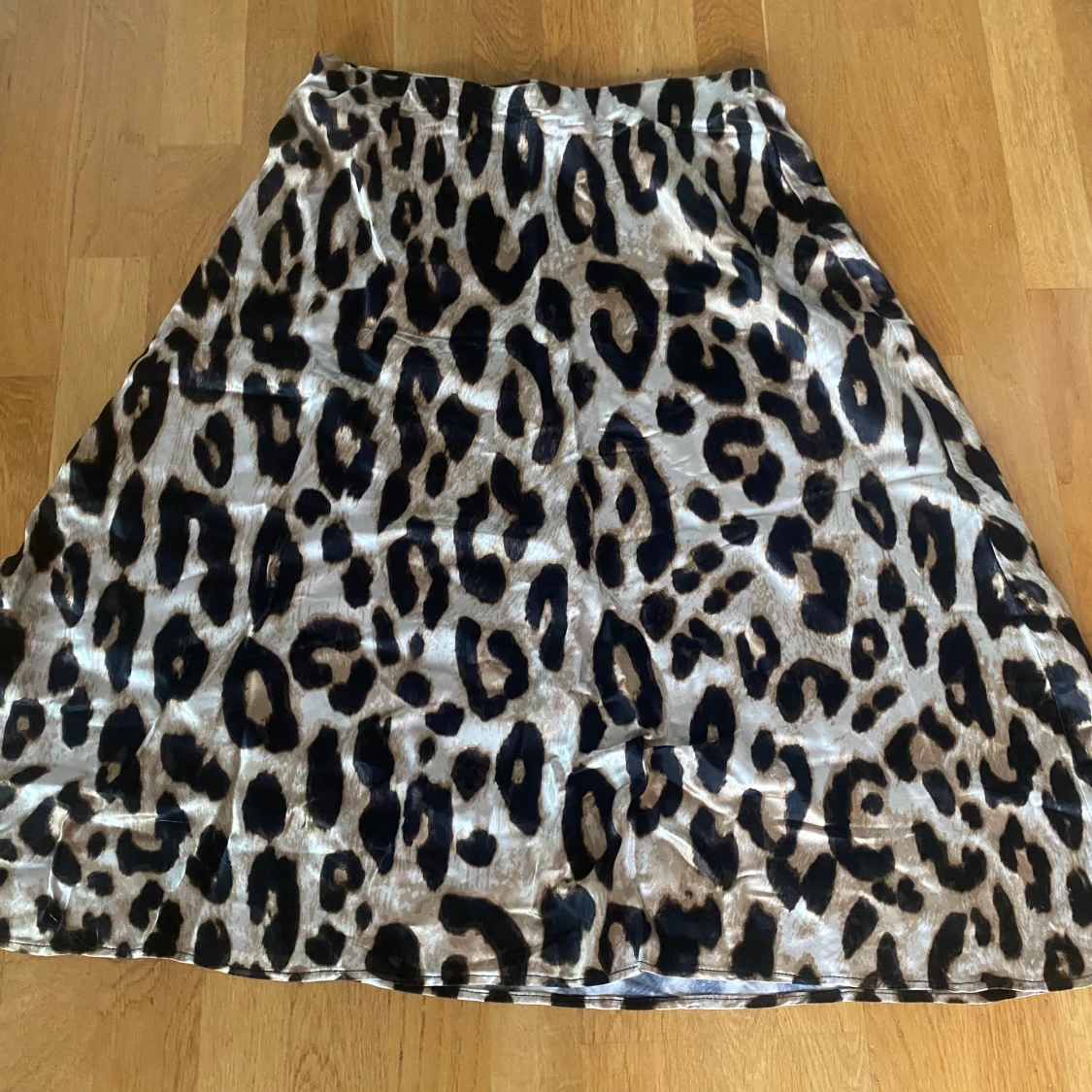 Leopard mönstrad kjol