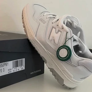 New Balance 550 white grey - New Balance 550 white grey helt nya, aldrig använda. Skick 10/10. Köpta från StockX och StockX tagen sitter kvar. 1800kr