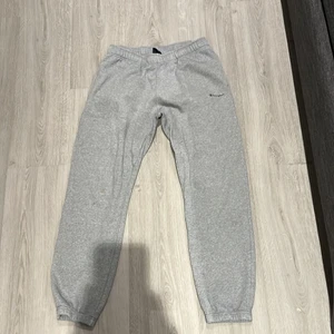 Champions joggingbyxor - Fina Champions joggingbyxor som är i väldigt bra skick.