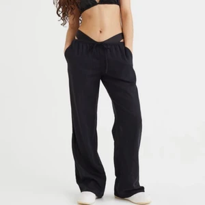 Hm linnebyxor  - Bara använda 2 gånger Storlek S men väldigt liten i storleken så mer som en xs Säljes då de är för små 