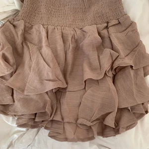 Kjol - Beige Kappahl kjol som jag tyvärr inte använder längre. I storlek s. 