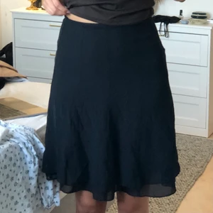 Svart kjol - Tunn och sval lite längre kjol! 🖤 ❗️KONTAKTA FÖRST❗️